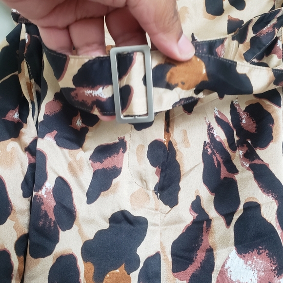 Silky Leopard Print High-Waisted Shorts - Picture 4 of 9